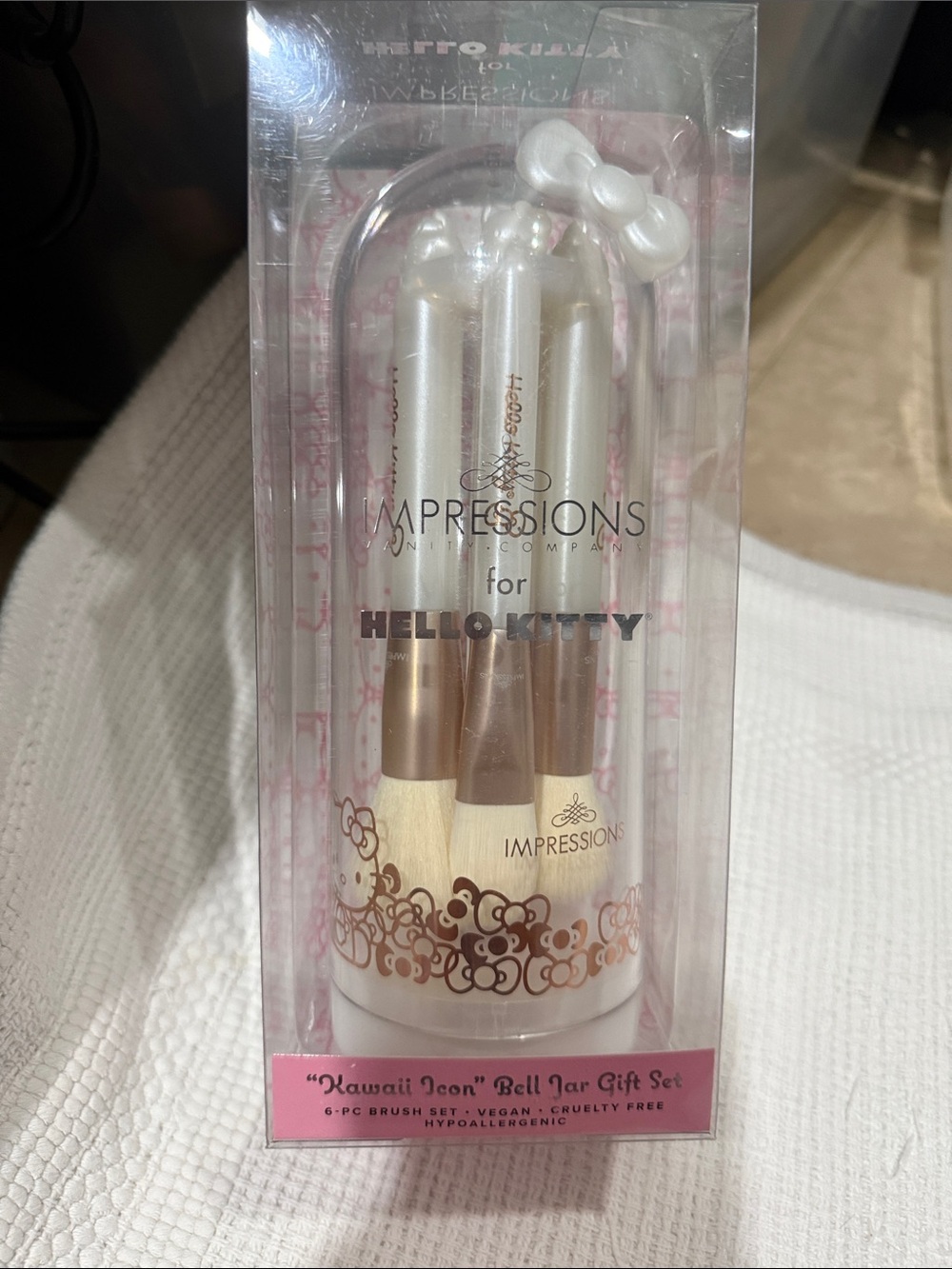 Hello Kitty White and Gold Makeup Brush Set with Stand